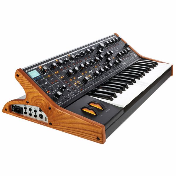 Moog Subsequent 37