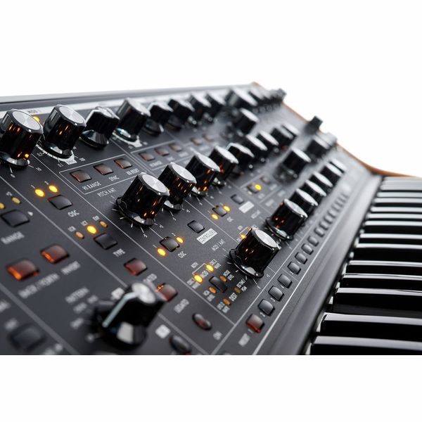 Moog Subsequent 37