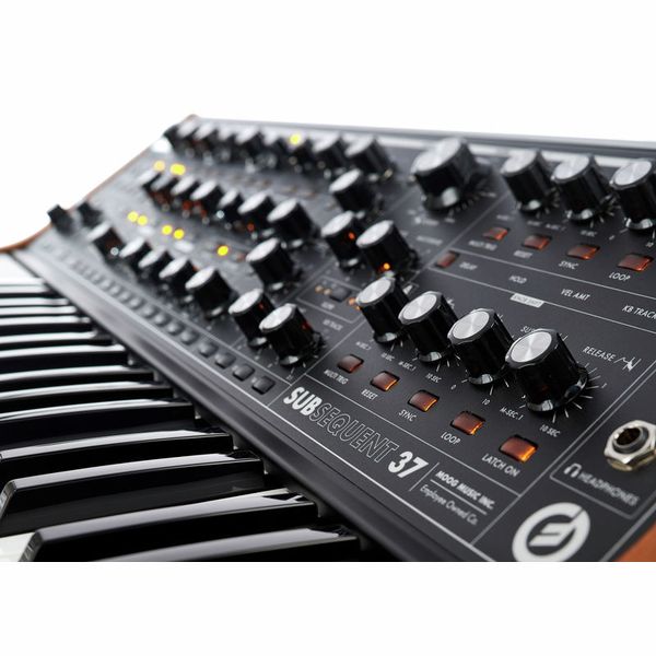 Moog Subsequent 37